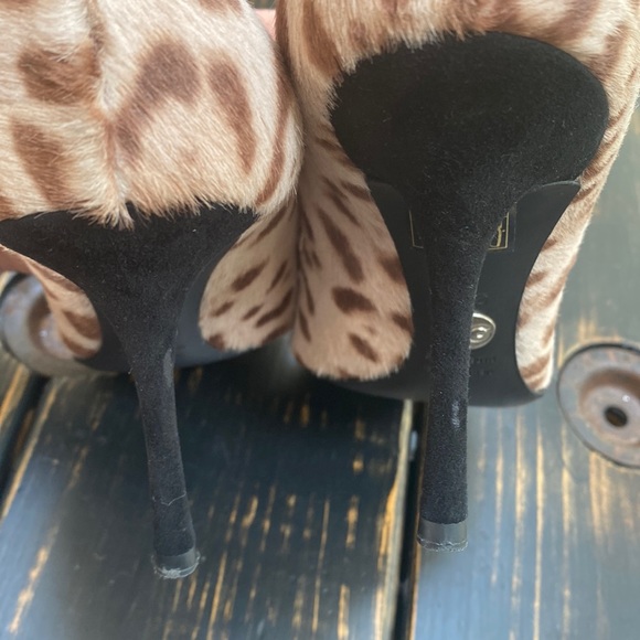 Dolce & Gabbana Two Tone Leopard Print Calf Hair & Suede Leather Peep Toe Pumps - Picture 8 of 14